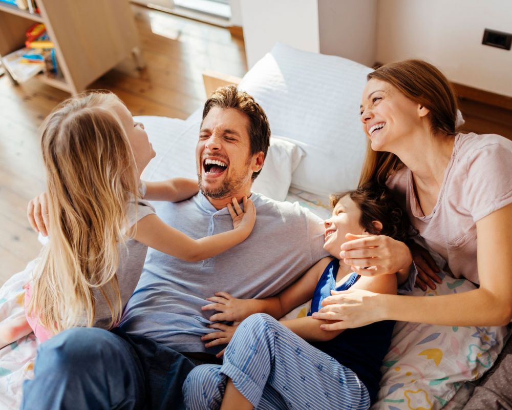 Website Family In Bed